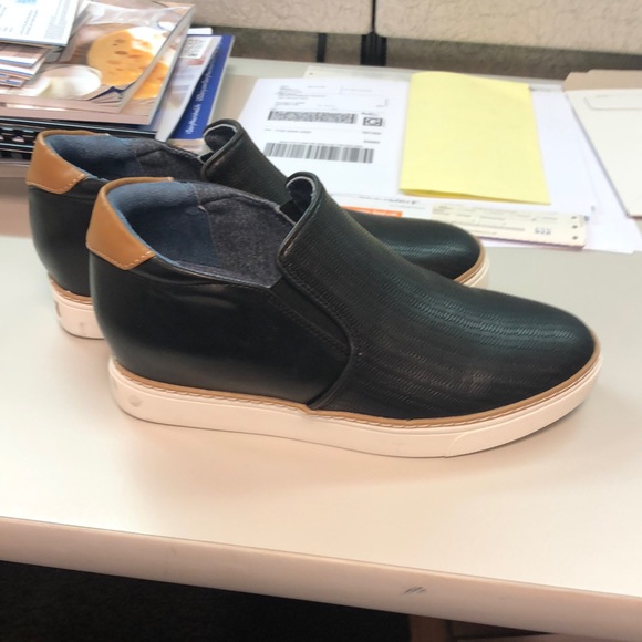 Too small - Picture 1 of 1